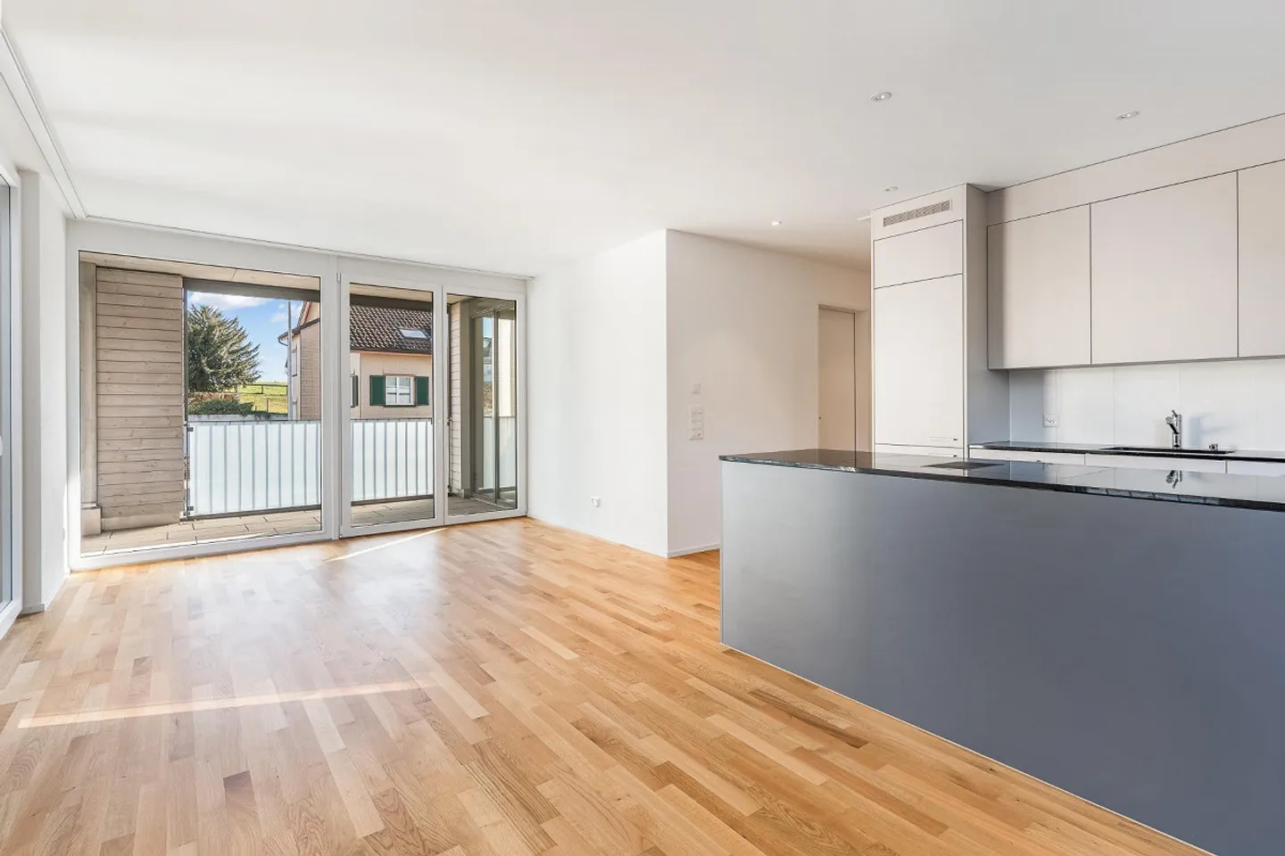 Modern apartment in a quiet location - Photo 3 of 9