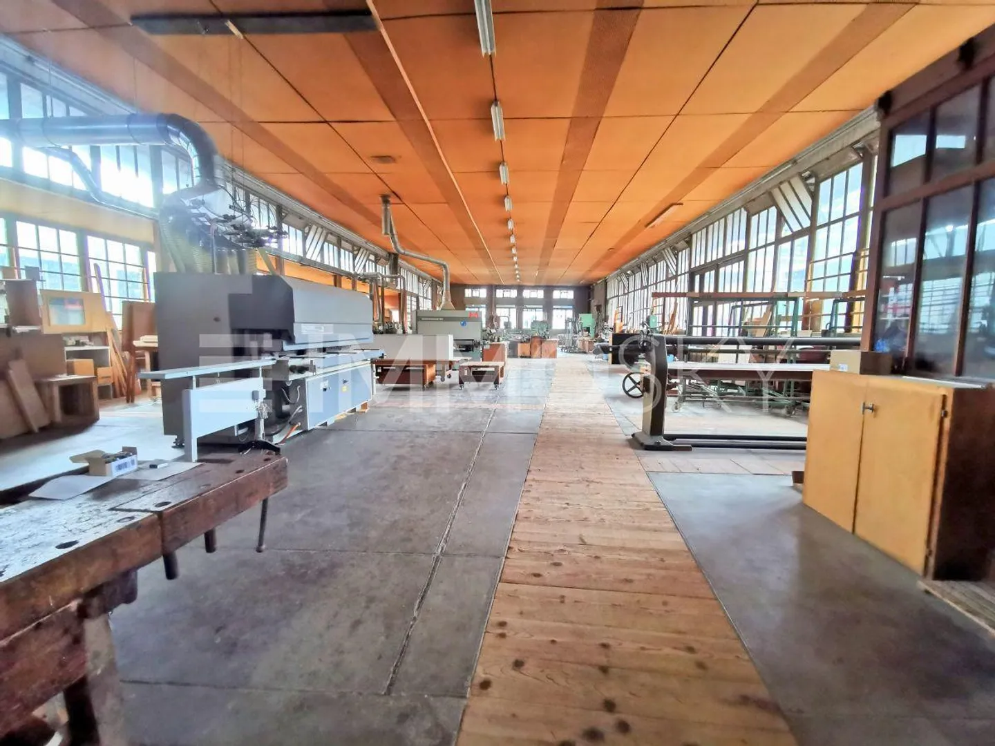 Interessante Lagerhalle mit Baumöglichkeiten - Foto 3 von 5