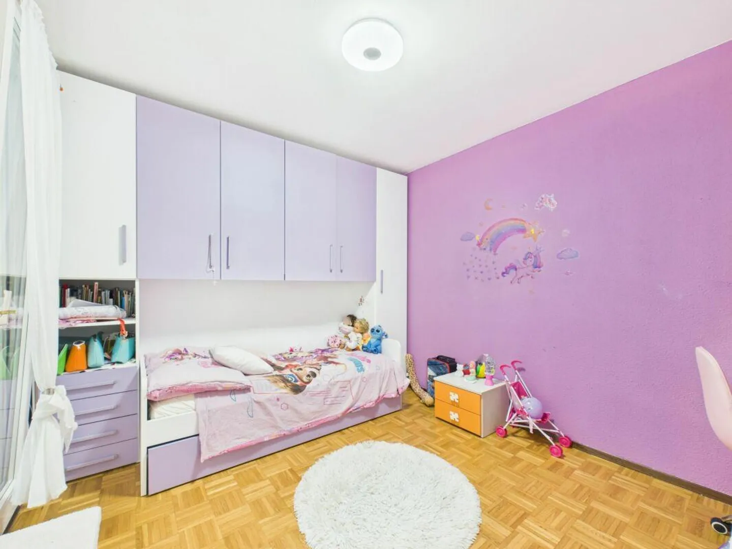 Komfortable 4.5-Zimmer-Wohnung im 1. Stock mit Doppelterrasse - Innenraum 1 - Foto 3 von 11