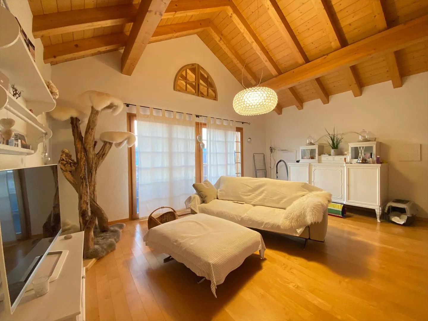 Ampio appartamento duplex di 5,5 locali a Uttigen, Canton BE - Foto 1 di 9