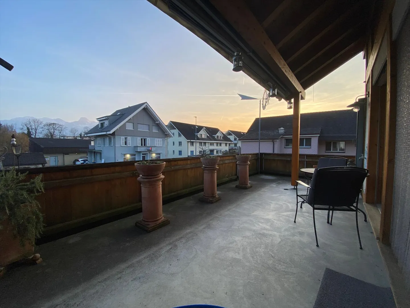 Ampio appartamento duplex di 5,5 locali a Uttigen, Canton BE - Foto 7 di 9