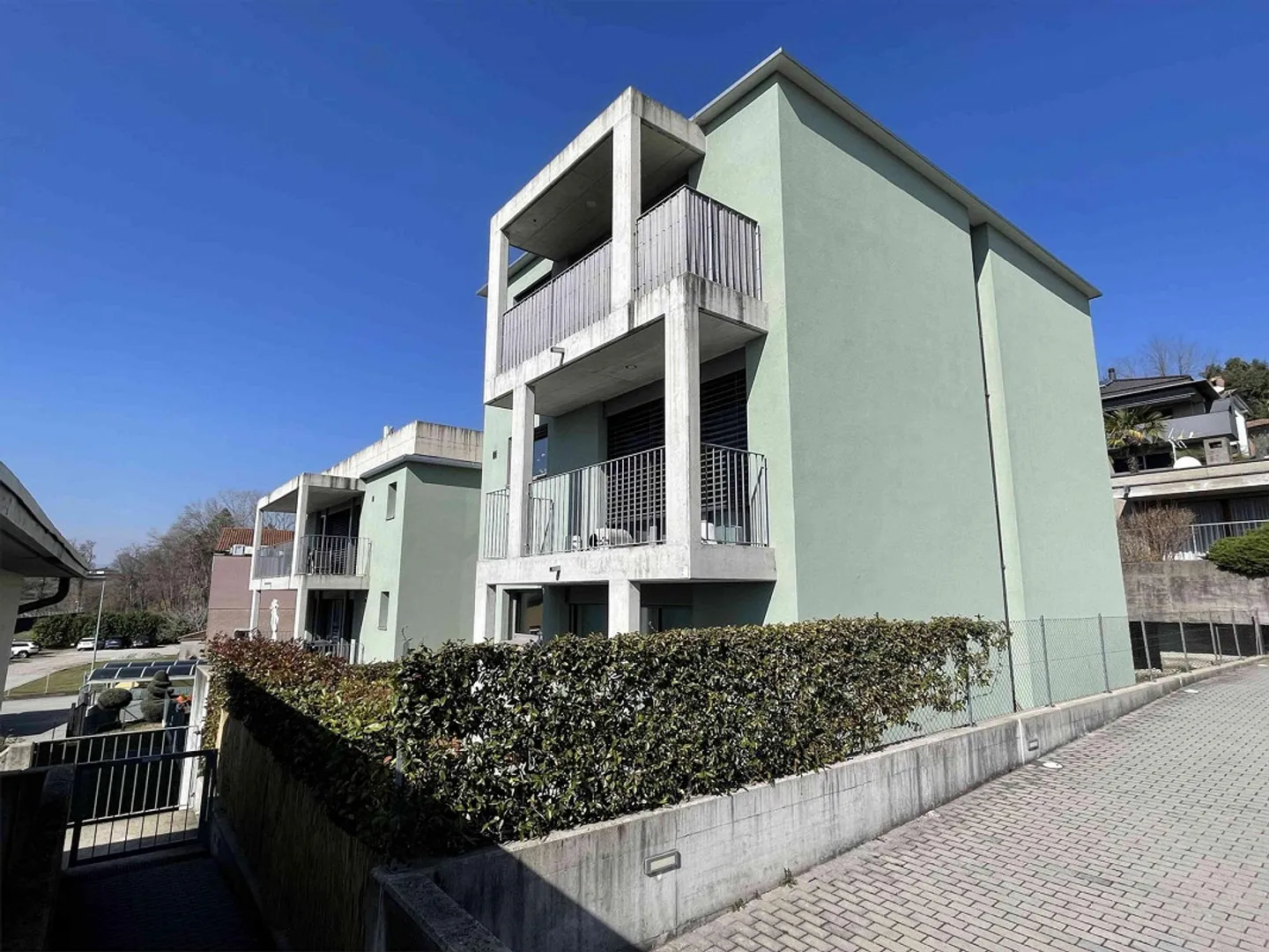 APPARTEMENT 3,5 INTÉRESSANT AVEC JARDINET ET DEUX PARKINGS - Photo 11 sur 11