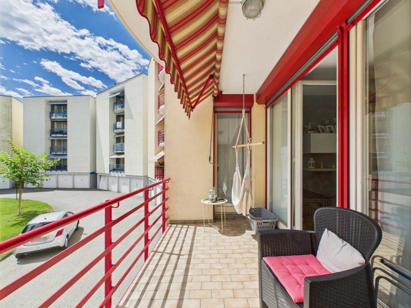 Komfortable 4.5-Zimmer-Wohnung im 1. Stock mit Doppelterrasse - Innenraum 1 - Foto 7 von 11