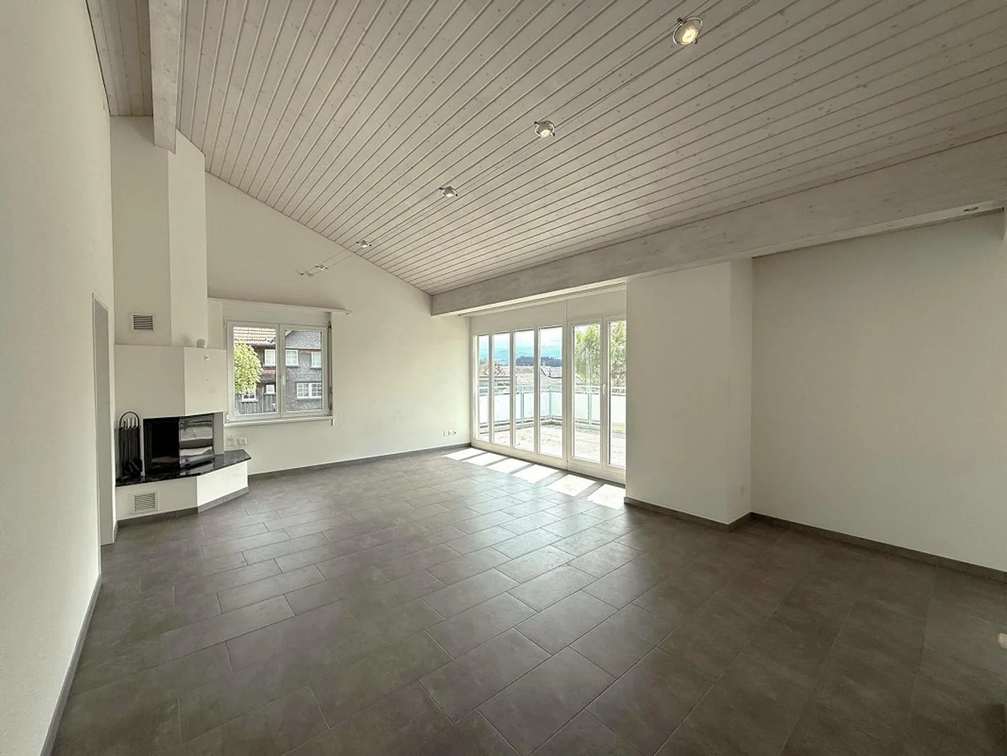 4.5 Room Penthouse Apartment with Sunny View - Photo 2 of 7