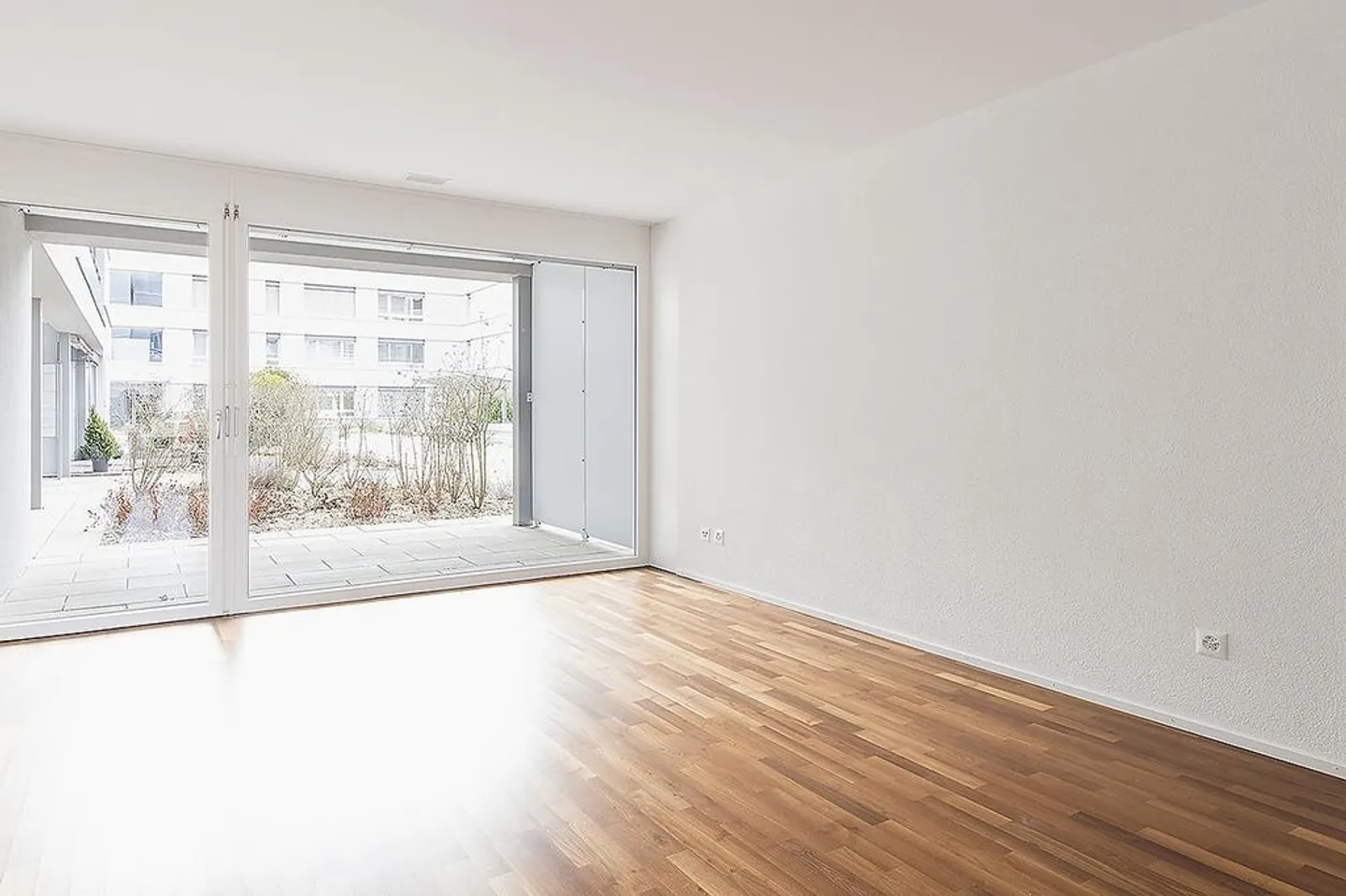 ***Appartement 3.5 pièces*** Espace de sièges couvert de 14m2*** - Photo 8 sur 8