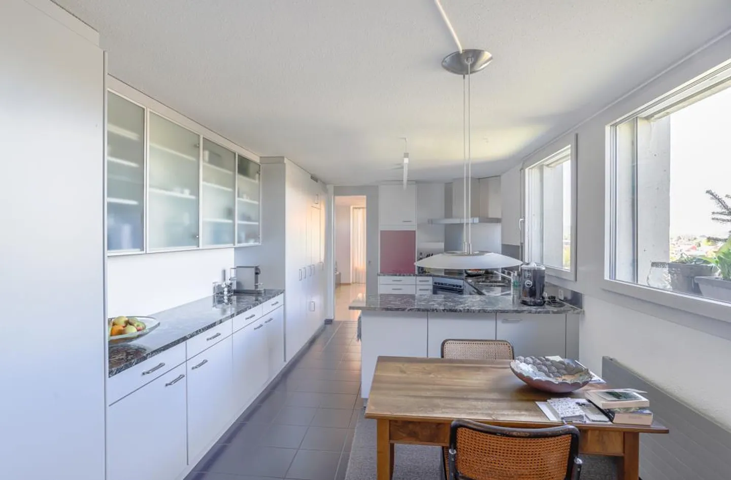 Bright penthouse apartment with large roof terrace and plenty of privacy - Photo 2 of 8