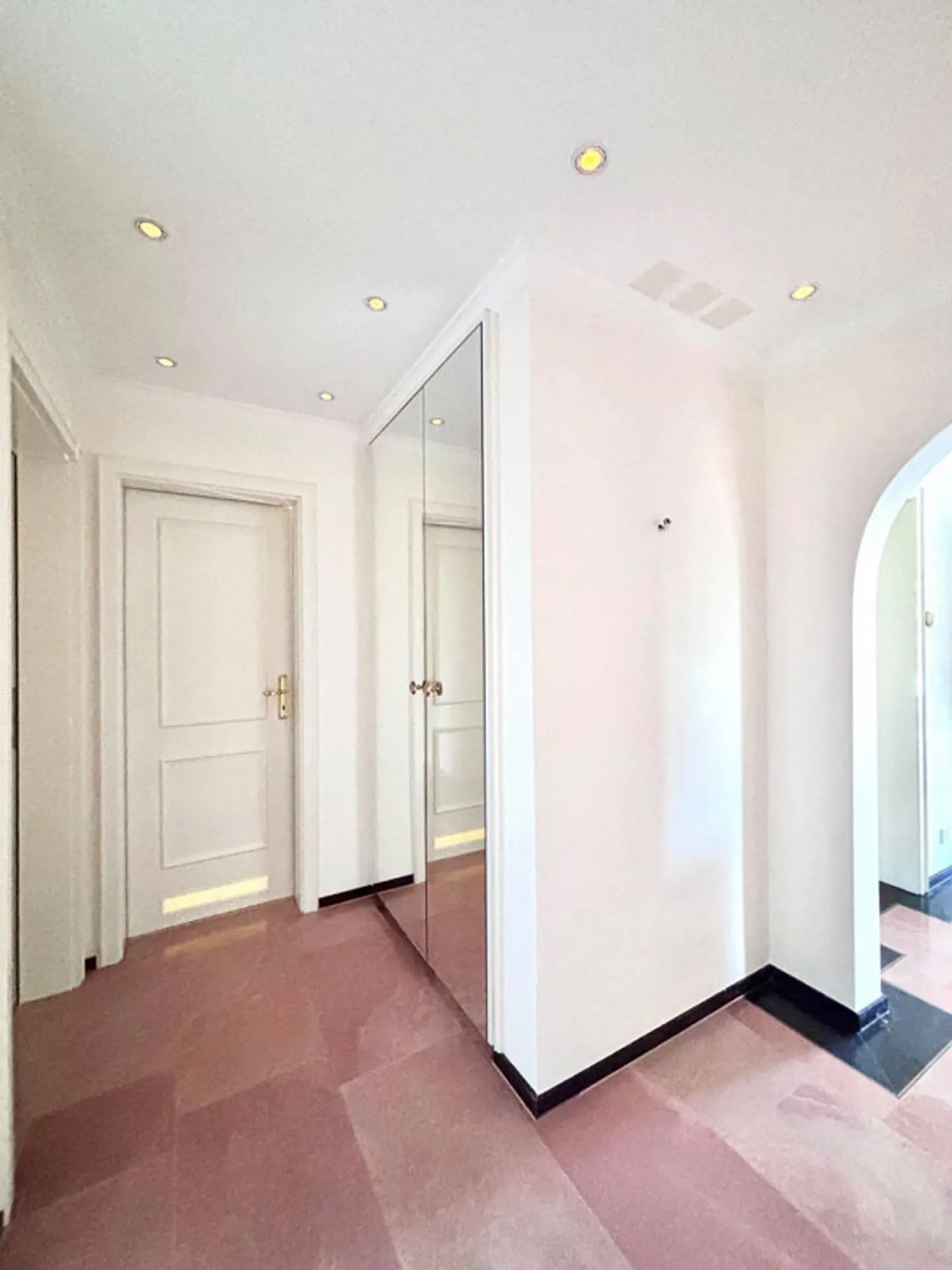 Appartamento a Figino, un rifugio tranquillo con facile accesso alle comodità urbane - Foto 7 di 13