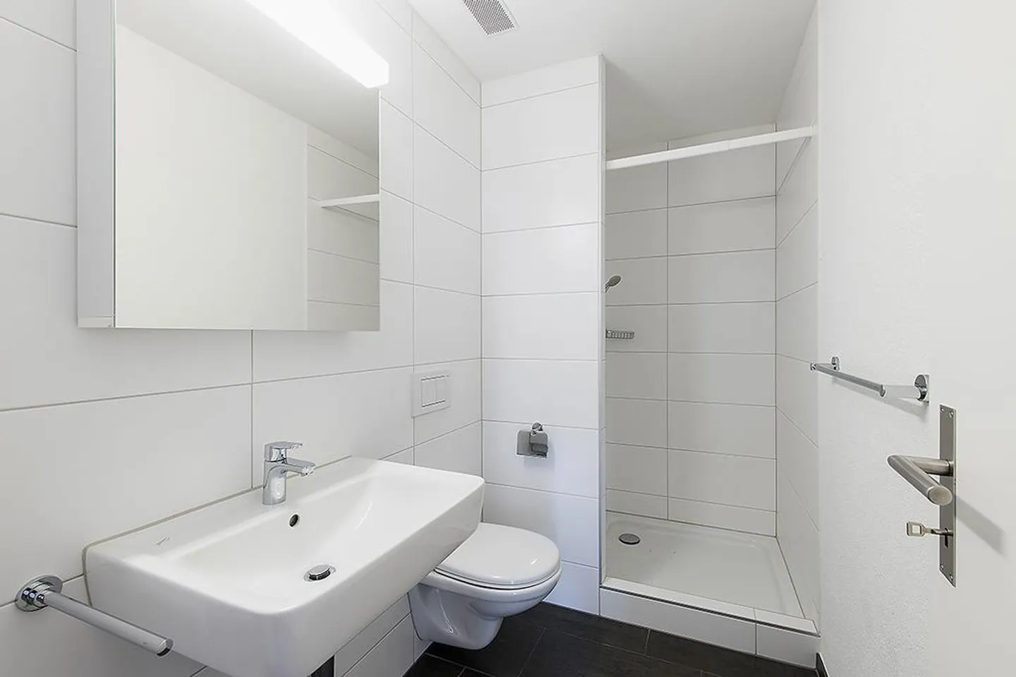 ***Appartement 3.5 pièces*** Espace de sièges couvert de 14m2*** - Photo 5 sur 8