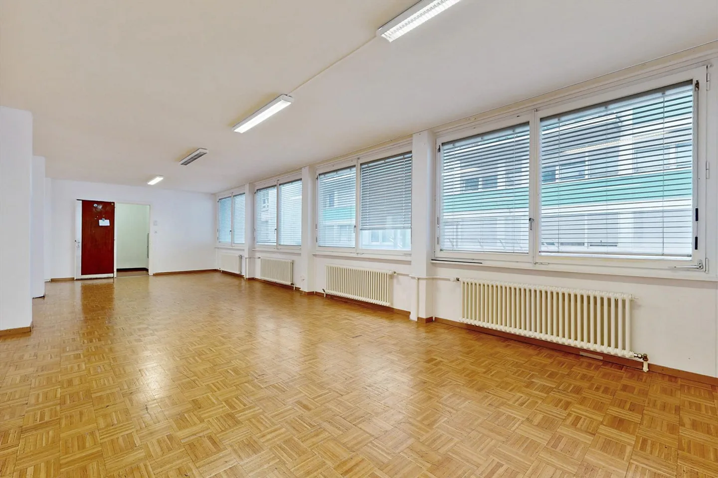 Bureau dans un quartier dynamique - Photo 7 sur 7
