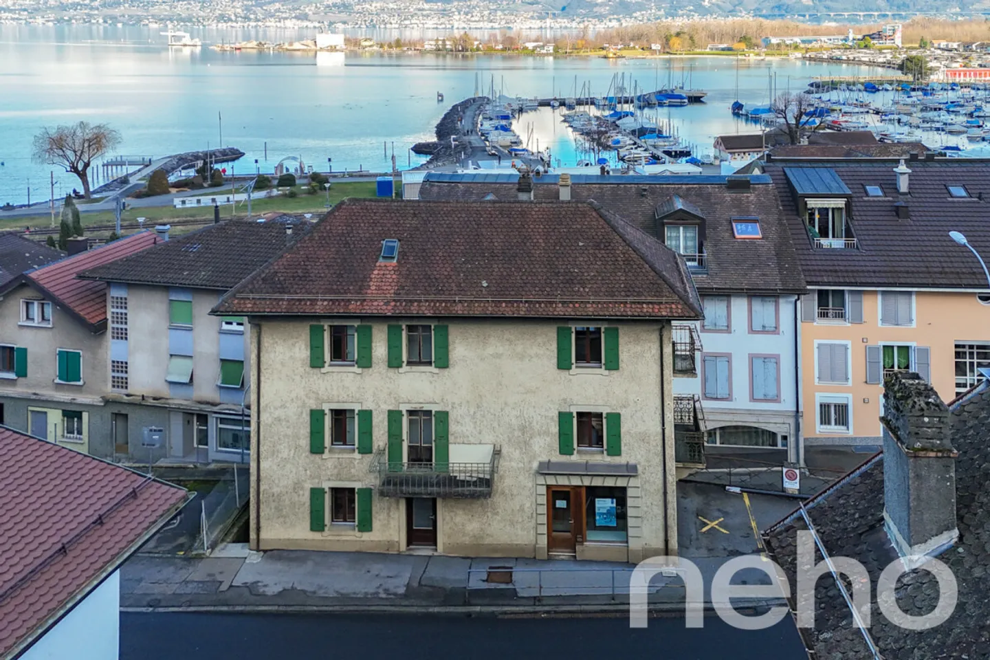 Esclusivo: edificio a uso misto nella strada principale - Foto 2 di 13