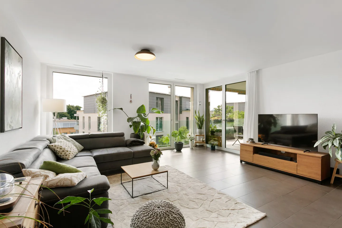Light-flooded in Minergie standard with large balcony - Photo 2 of 6