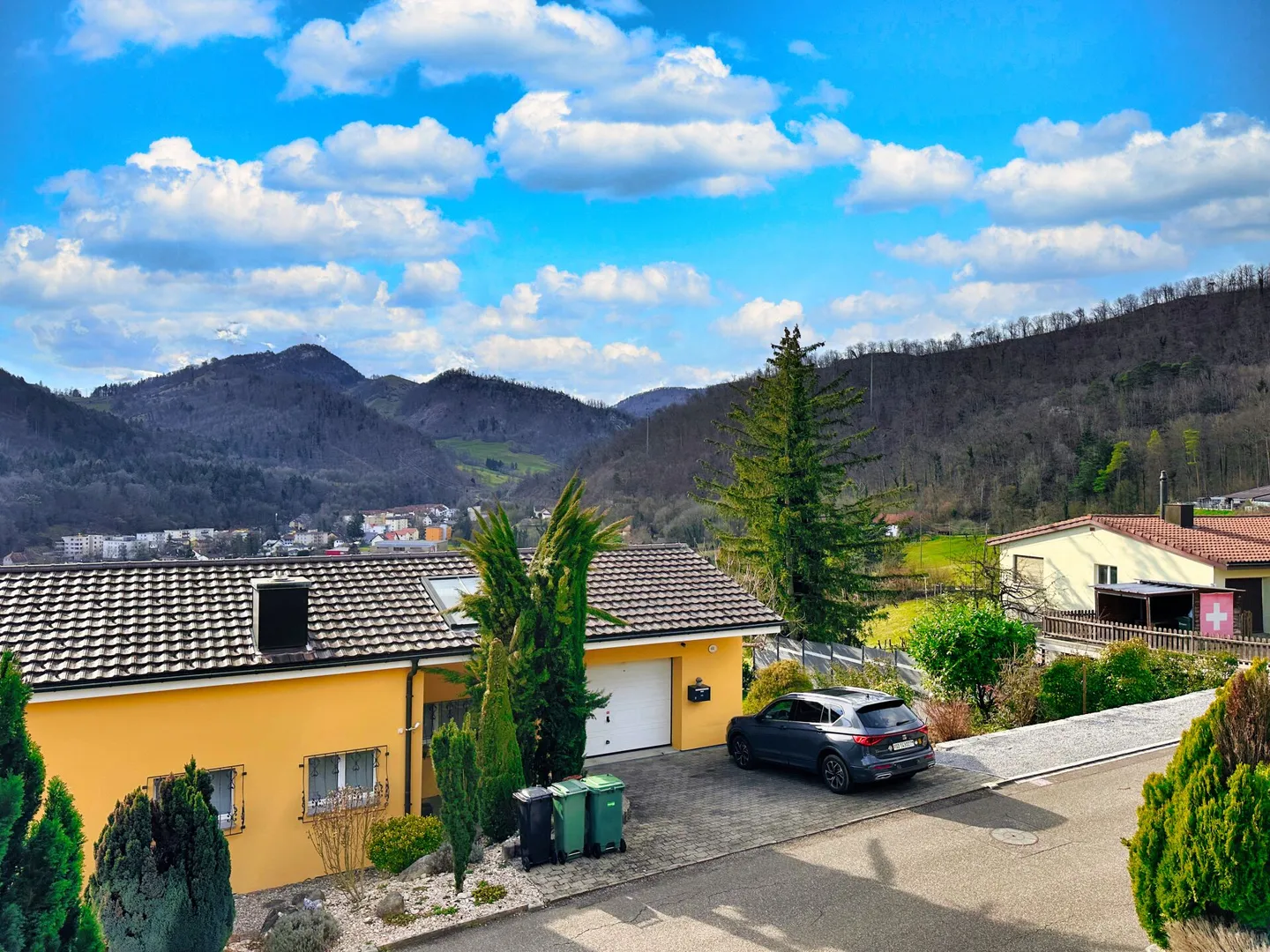Detached single-family house with unobstructed panoramic view - Photo 2 of 13
