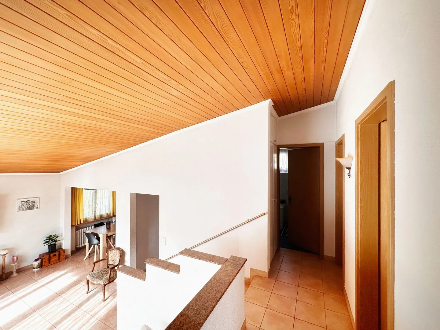 Detached single-family house with unobstructed panoramic view - Photo 9 of 13