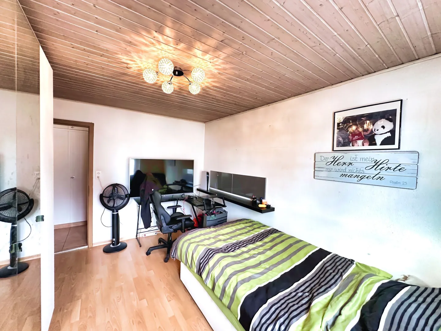 Detached single-family house with unobstructed panoramic view - Photo 12 of 13