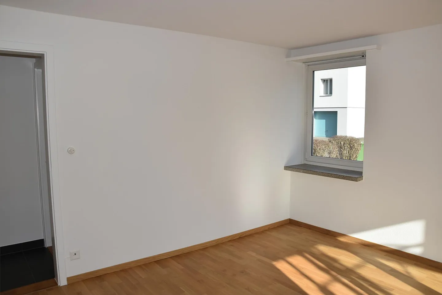 Luminoso appartamento di 4 stanze con balcone a Worb - Foto 2 di 12