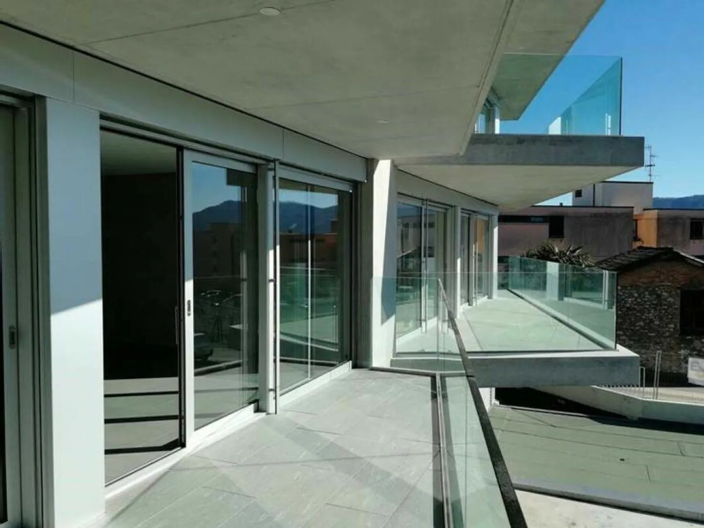 Magnifique appartement dans une nouvelle résidence avec piscine - Photo 9 sur 9