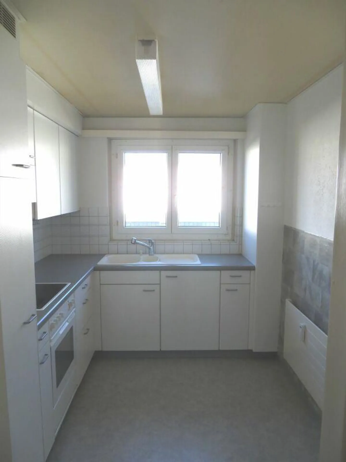 Living in a sunny location - Photo 5 of 9