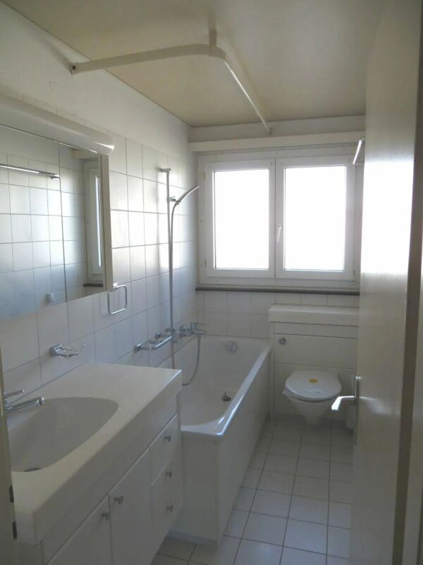 Living in a sunny location - Photo 6 of 9