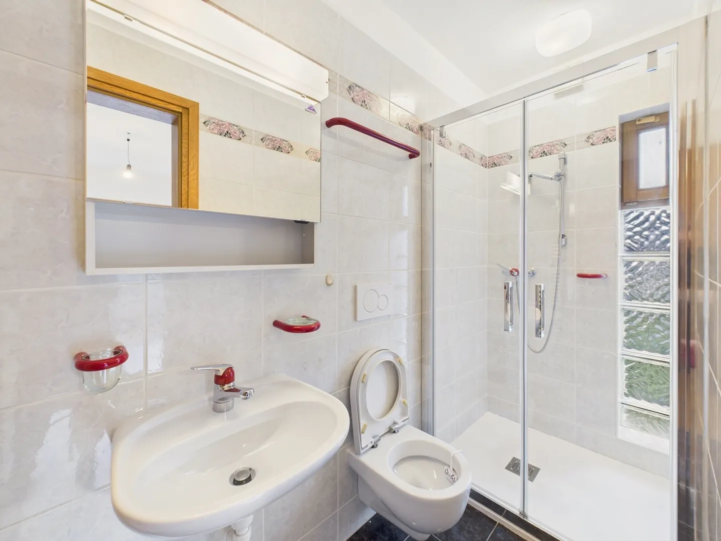 Elegante Villa Bifamiliare con Piscina - Foto 12 di 13