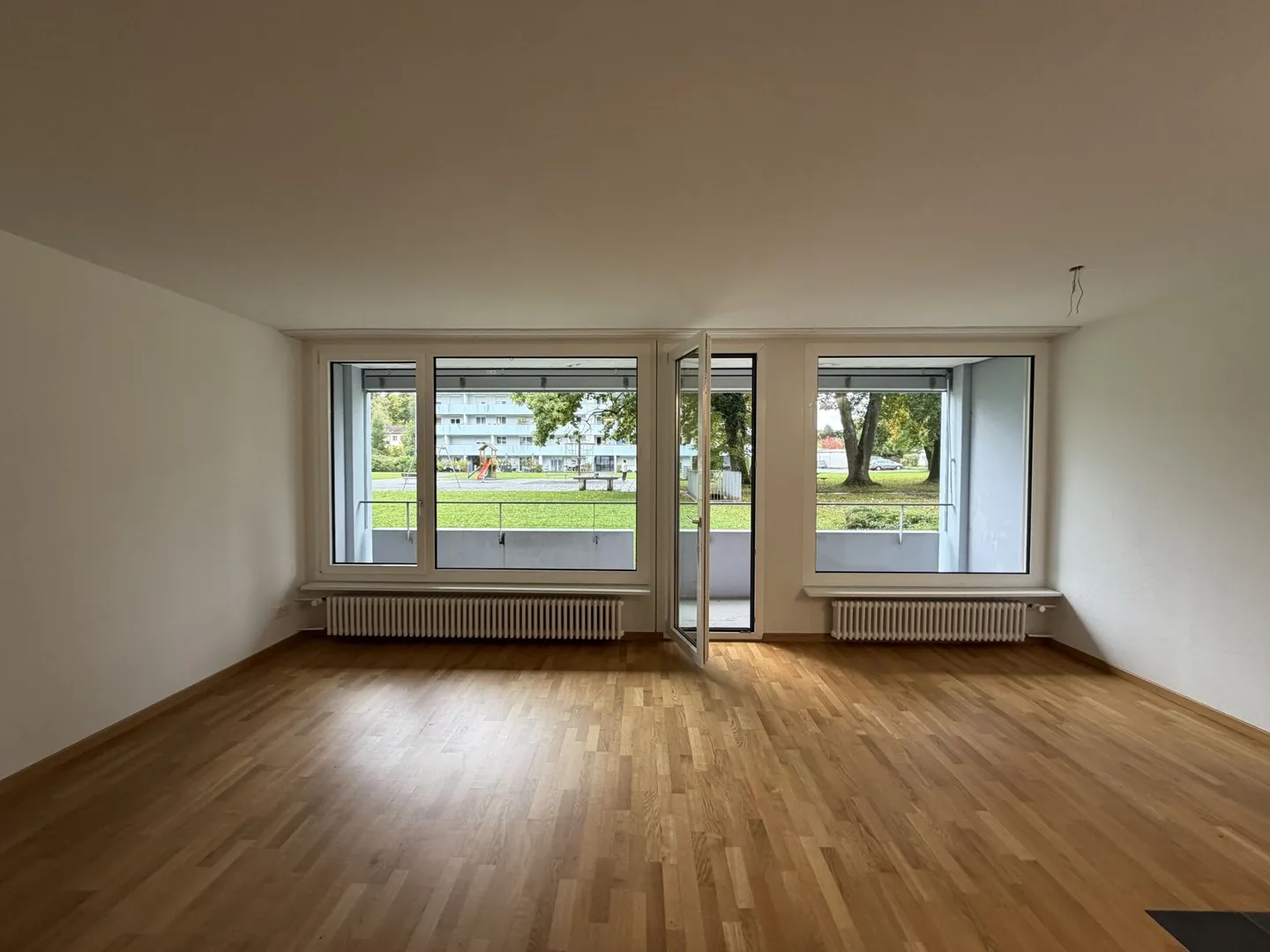 Appartamento luminoso con vista sul verde e grande balcone - Foto 4 di 7