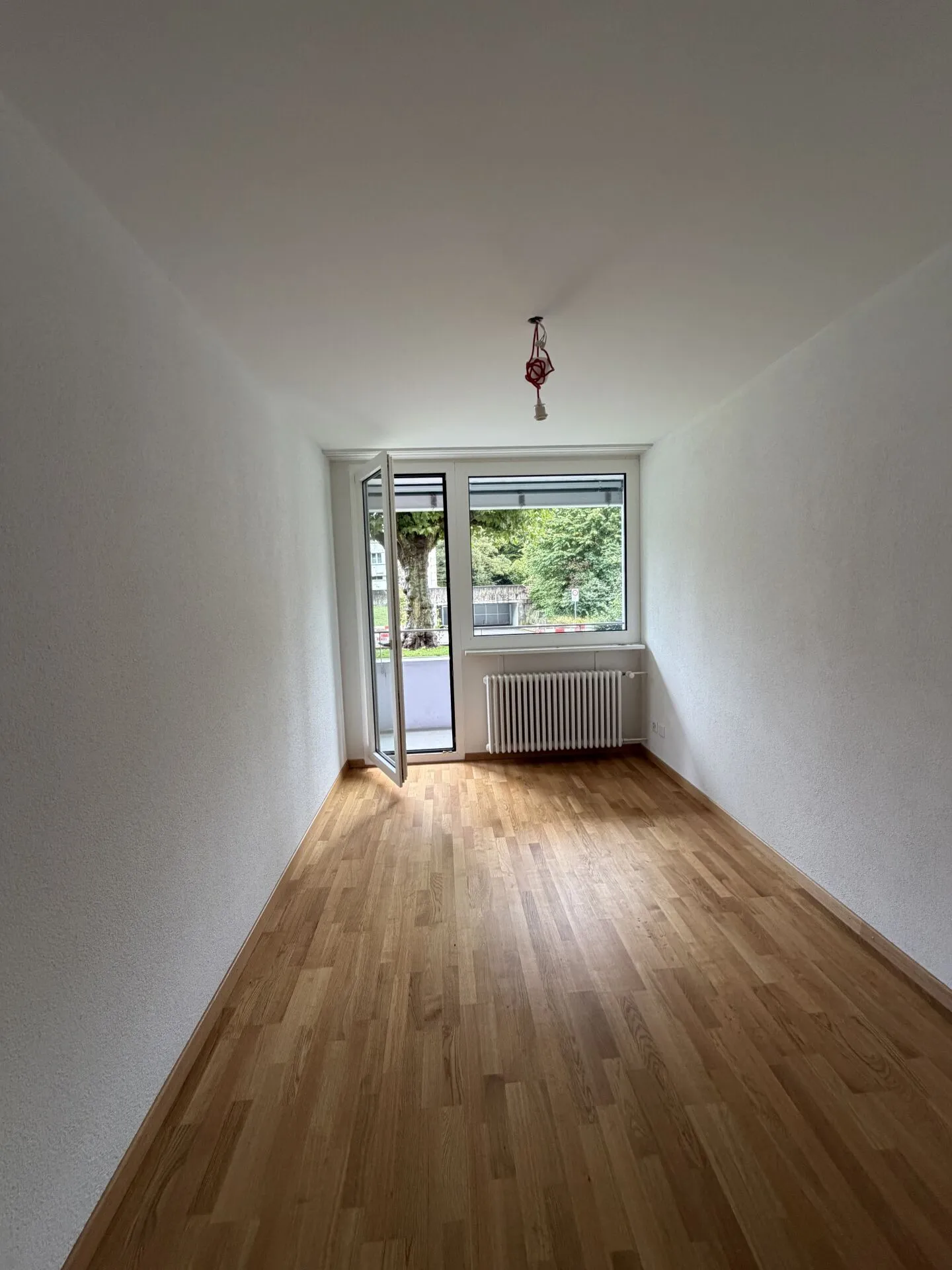 Appartamento luminoso con vista sul verde e grande balcone - Foto 6 di 7