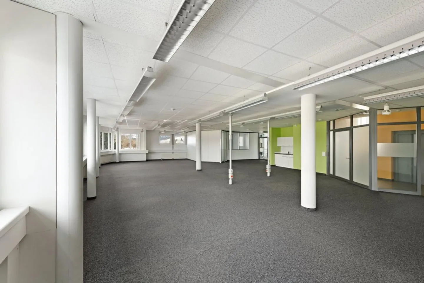 Lichtdurchflutete Bürofläche direkt beim Autobahnzubringer - Foto 3 von 6