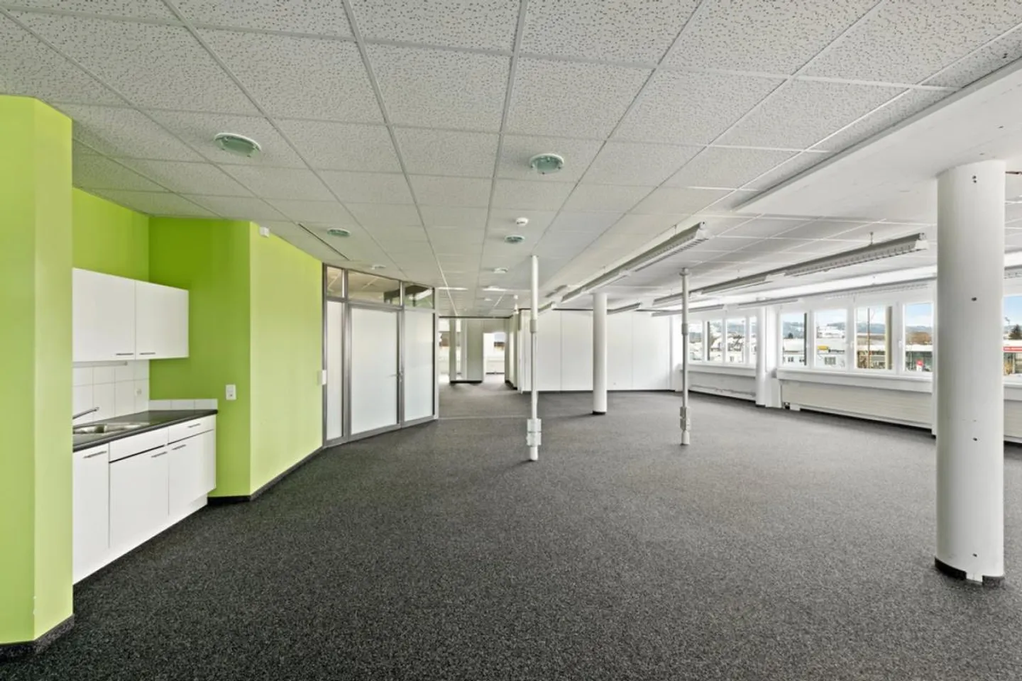 Lichtdurchflutete Bürofläche direkt beim Autobahnzubringer - Foto 4 von 6