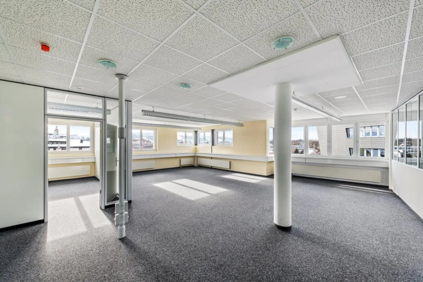 Lichtdurchflutete Bürofläche direkt beim Autobahnzubringer - Foto 6 von 6