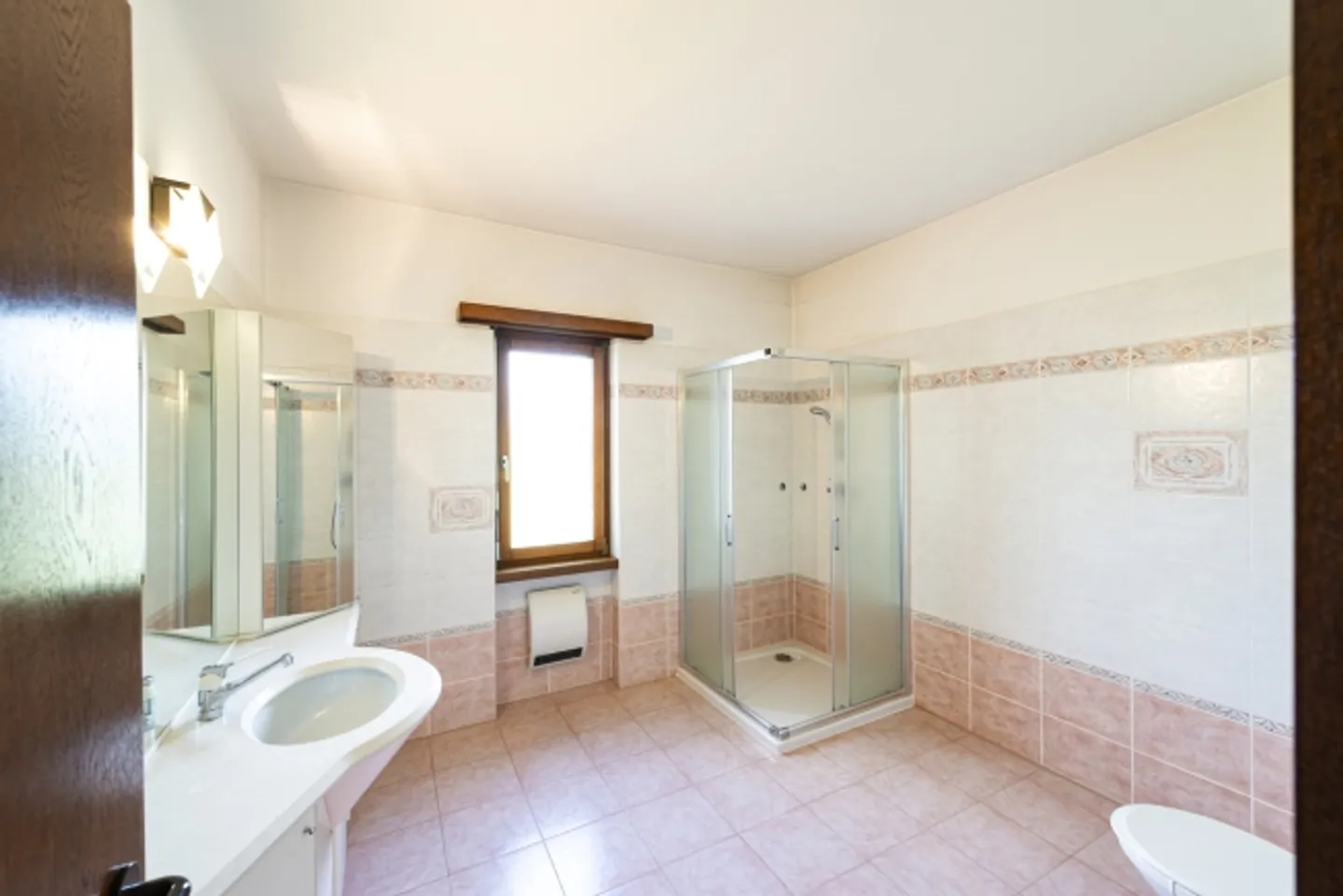 Semi-Detached House with Large Building Plot - Photo 12 of 19