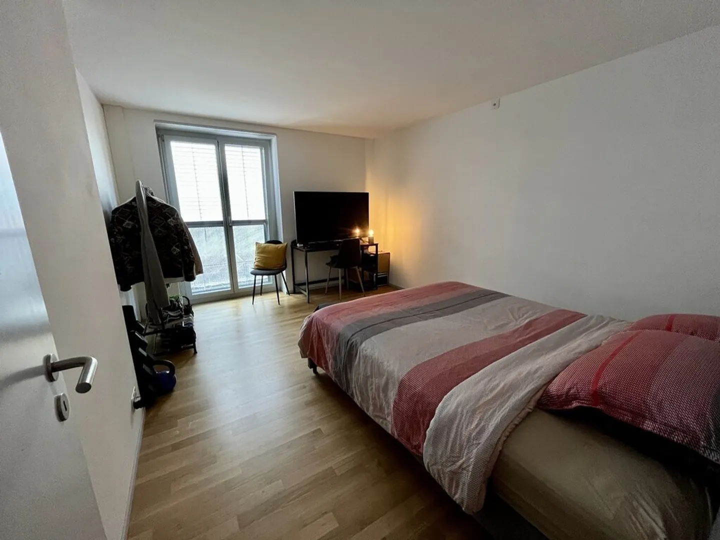 Nous vous recherchons - Photo 3 sur 5