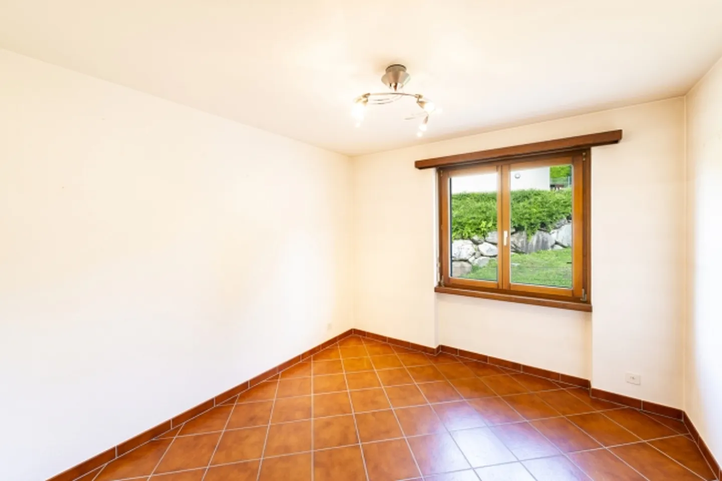 Semi-Detached House with Large Building Plot - Photo 15 of 19