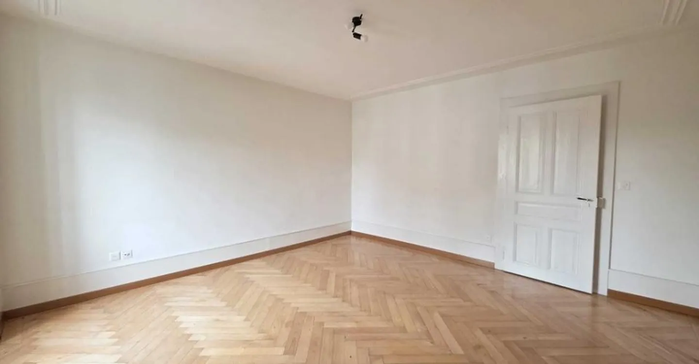 3-Zimmer-Wohnung mit Balkon in der Nähe von Annehmlichkeiten - Foto 1 von 6