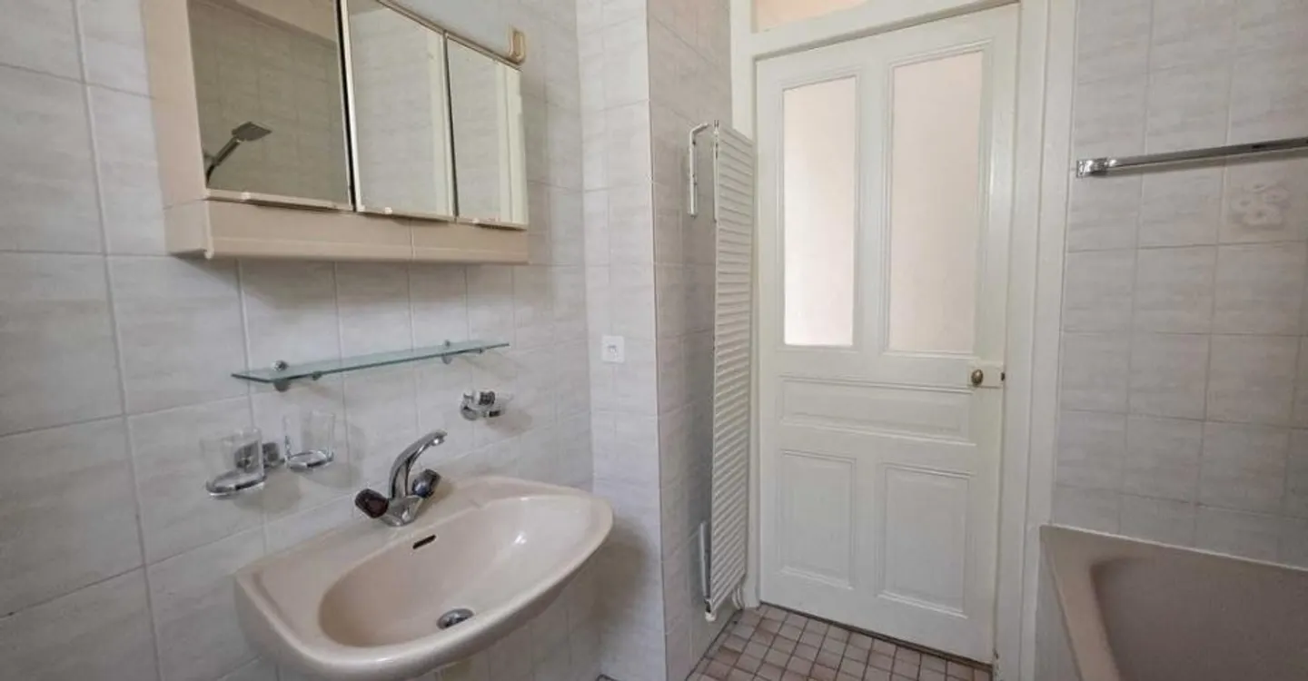3-Zimmer-Wohnung mit Balkon in der Nähe von Annehmlichkeiten - Foto 5 von 6