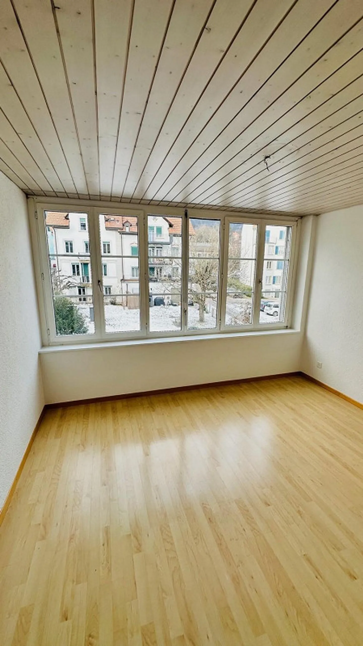 Appartement lumineux de 3,5 pièces au 1er étage dans un emplacement central à Gr... - Photo 2 sur 10