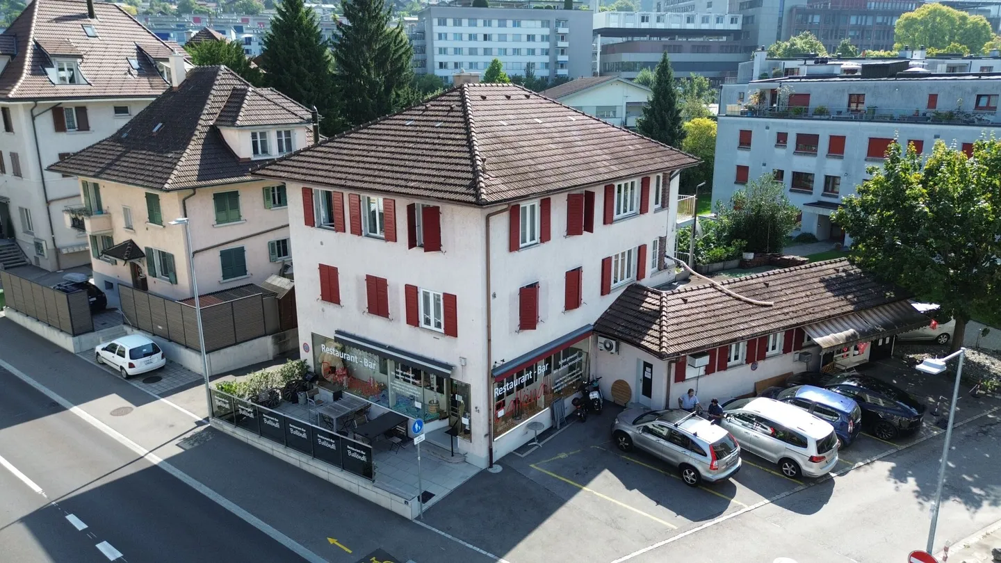 Ristorante in posizione privilegiata con fumoir - Foto 1 di 9