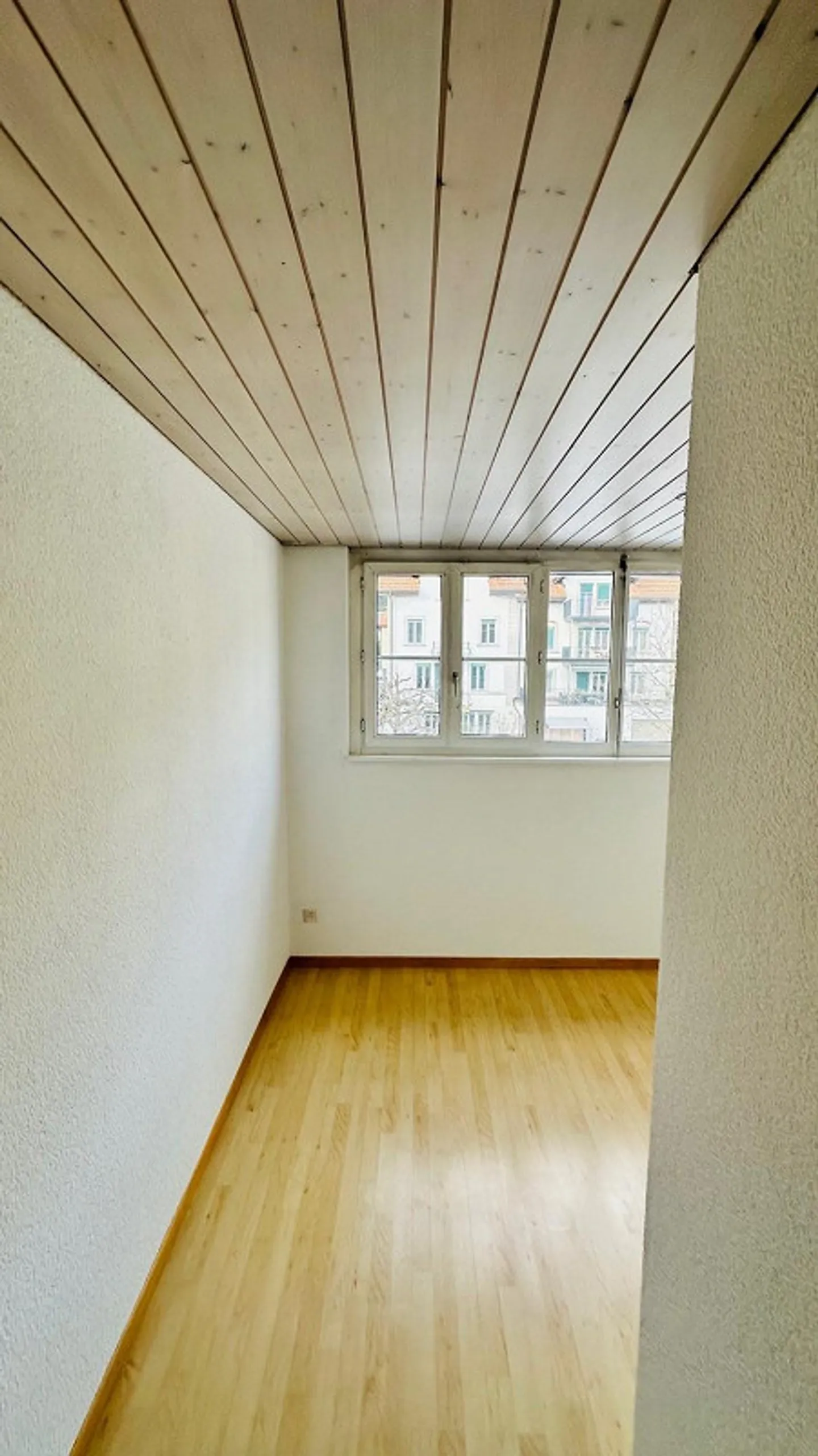 Appartement lumineux de 3,5 pièces au 1er étage dans un emplacement central à Gr... - Photo 4 sur 10
