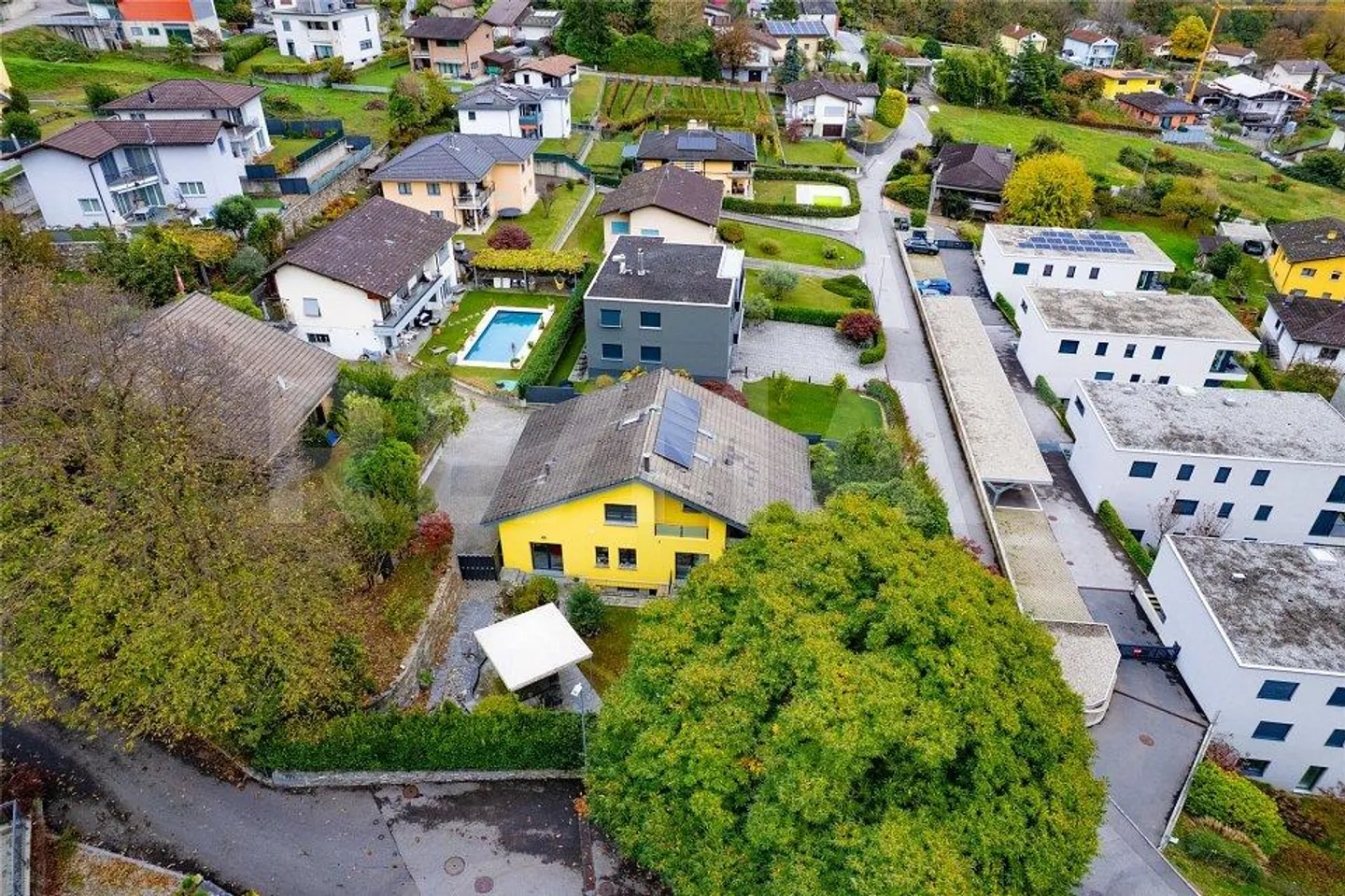 Exclusive Single-Family Home in a Quiet Location near Bellinzona - Photo 4 of 13
