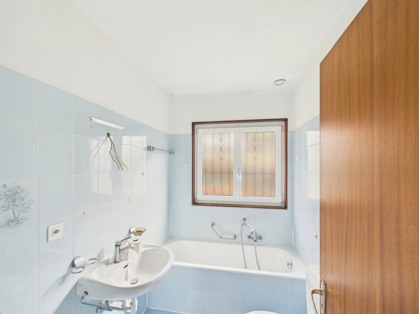 Independent house with great potential in a quiet area in Breggia - Photo 11 of 13