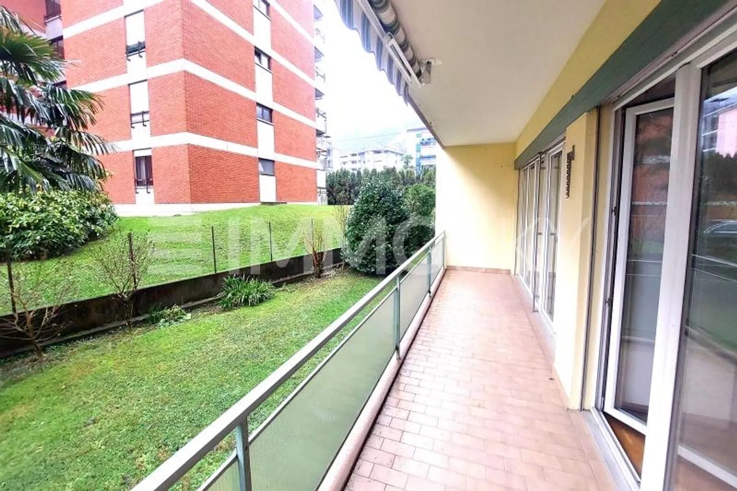 Bright Apartment with Terrace - Photo 6 of 6
