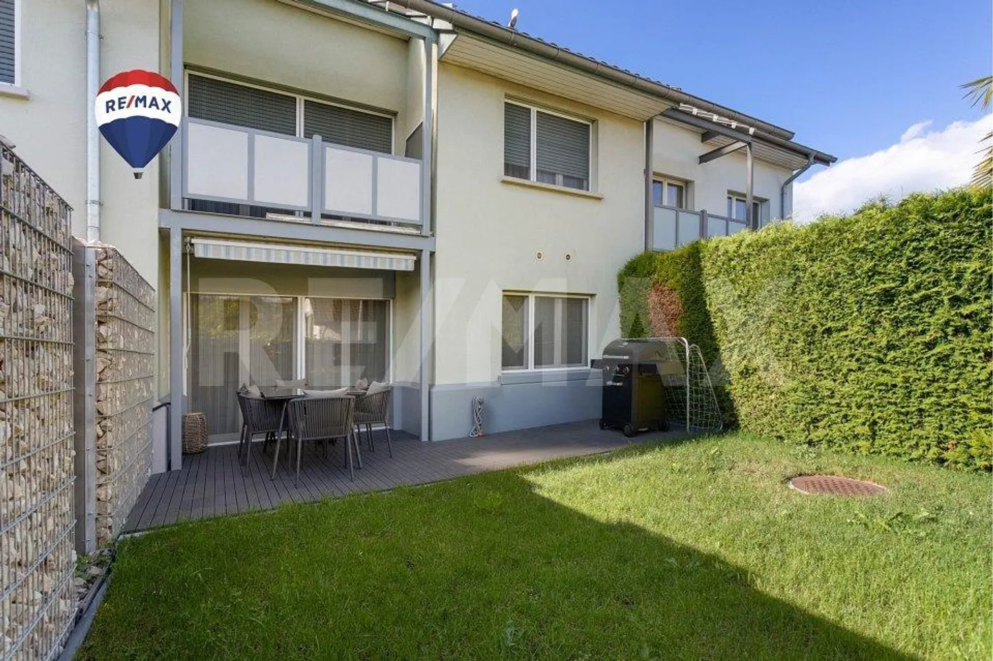 Family-friendly 6.5-room townhouse with plenty of privacy - Photo 1 of 13