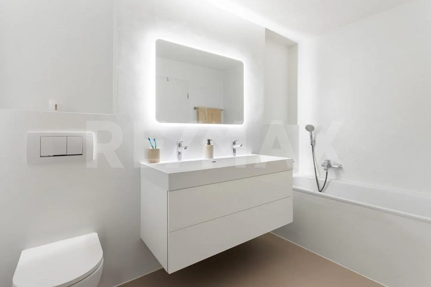 Family-friendly 6.5-room townhouse with plenty of privacy - Photo 11 of 13