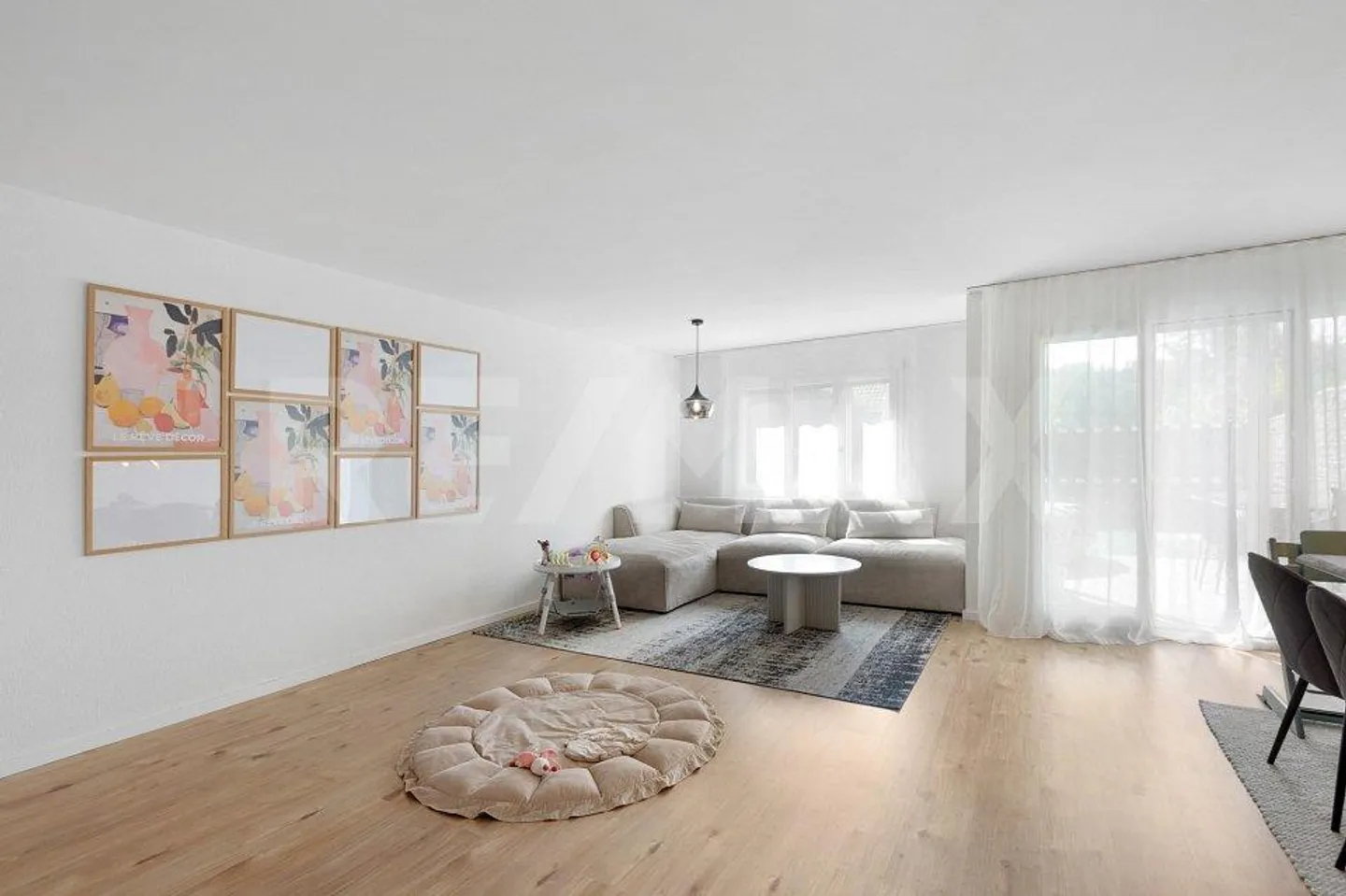 Family-friendly 6.5-room townhouse with plenty of privacy - Photo 3 of 13