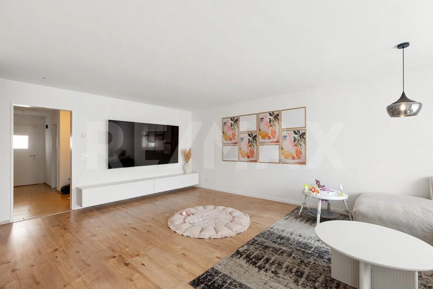 Family-friendly 6.5-room townhouse with plenty of privacy - Photo 5 of 13