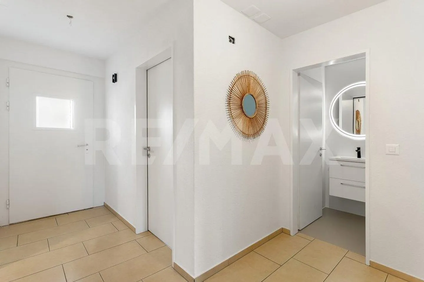 Family-friendly 6.5-room townhouse with plenty of privacy - Photo 6 of 13