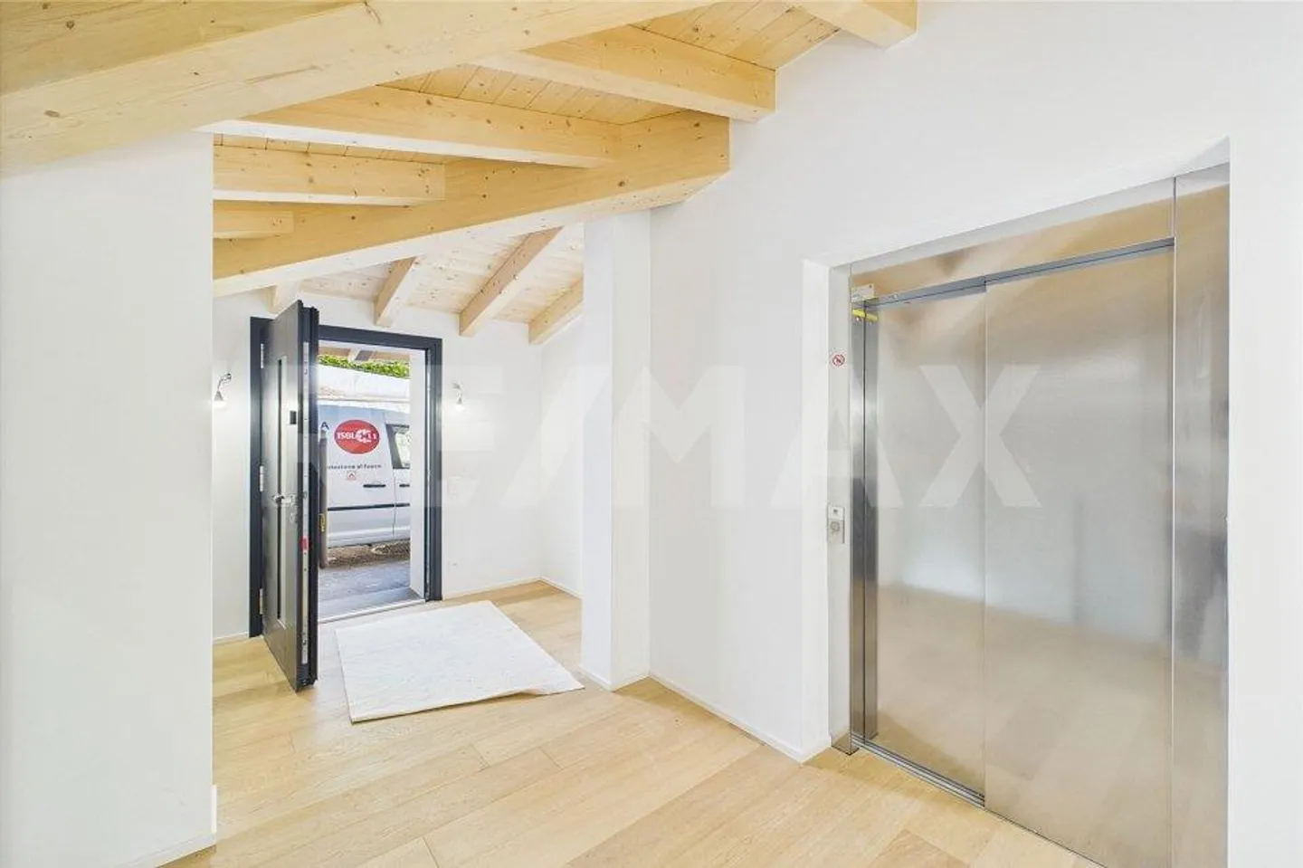 Charmante Villa mit einem Magnifizenten Seeblick - Foto 7 von 13