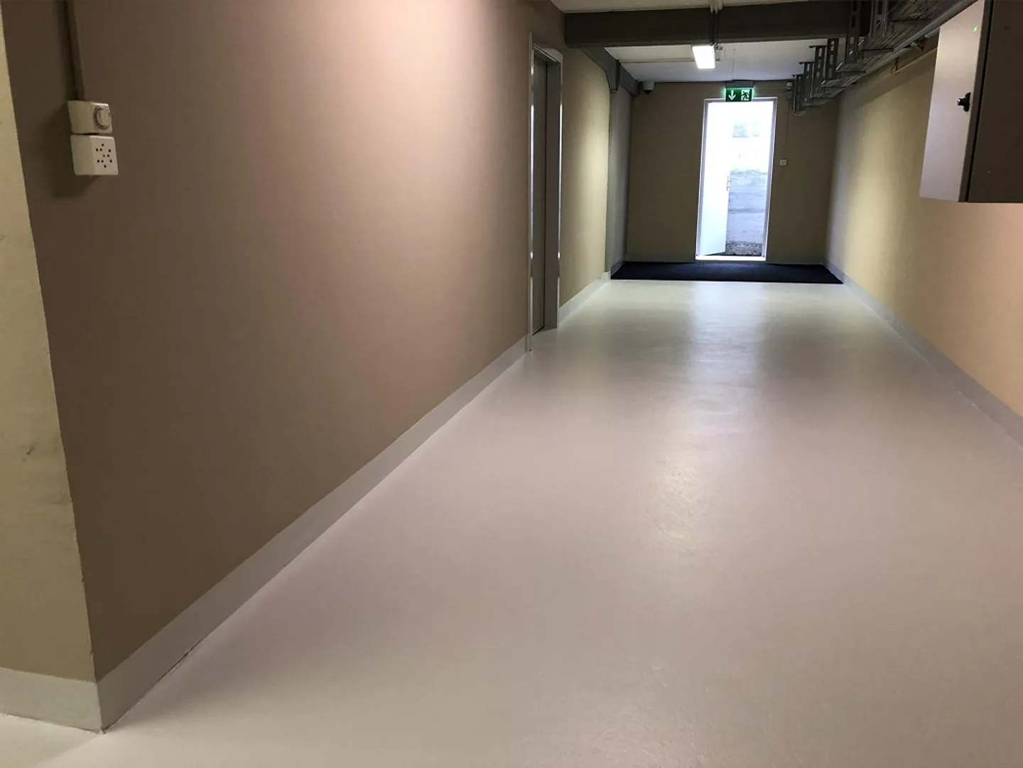 Salle de stockage/Archive au sous-sol - Photo 2 sur 3
