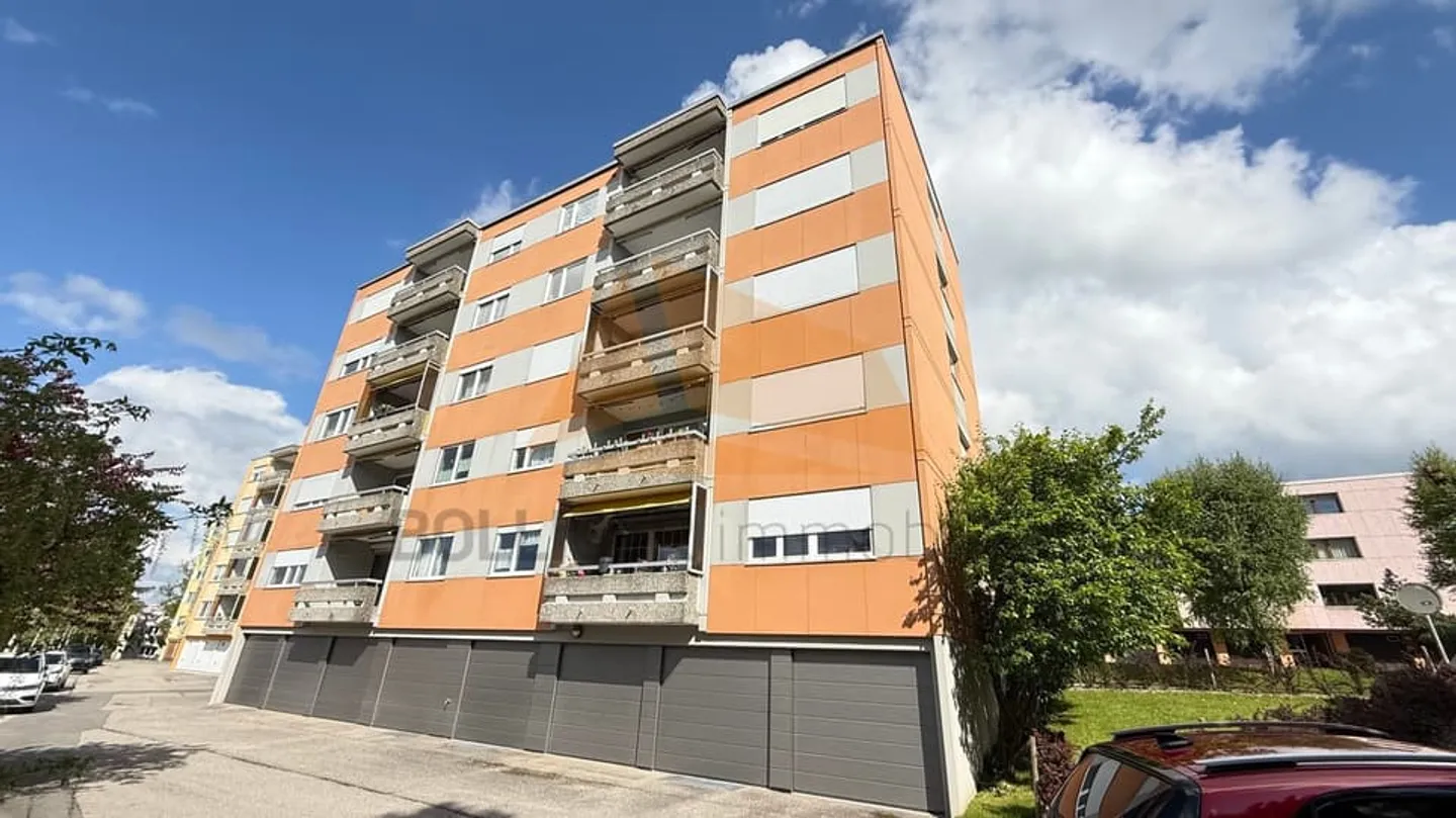 ZU VERKAUFEN 4,5-ZIMMER-WOHNUNG MIT BALKON UND GARAGE - Foto 4 von 10