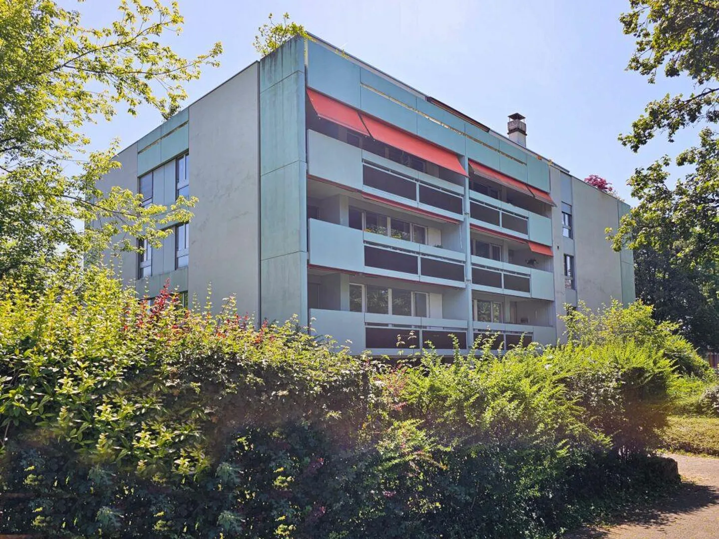 Modern 4.5-room apartment with 2 balconies and parking space - Photo 1 of 14