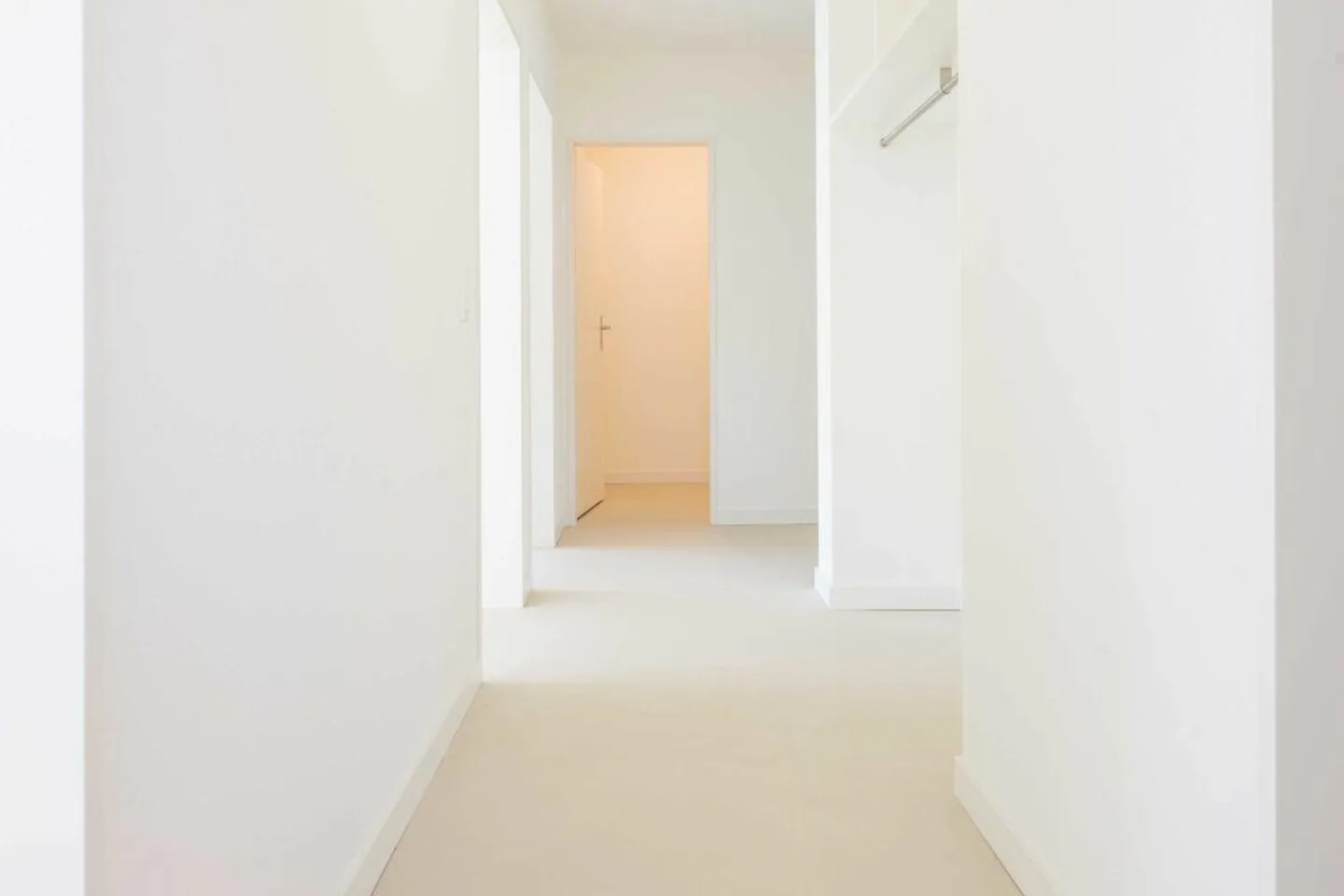Modern 4.5-room apartment with 2 balconies and parking space - Photo 6 of 14