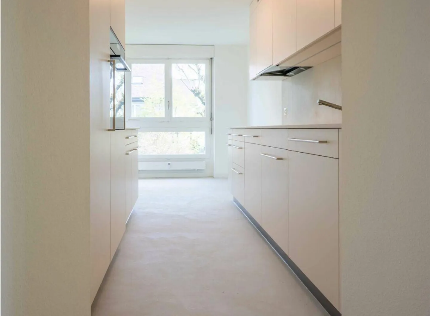 Modern 4.5-room apartment with 2 balconies and parking space - Photo 4 of 14